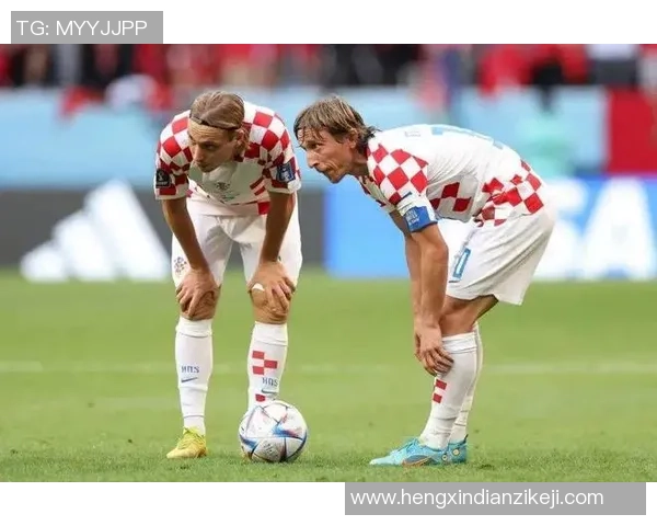 足球前腰图解析与战术应用探讨助你提升比赛观赏与理解能力